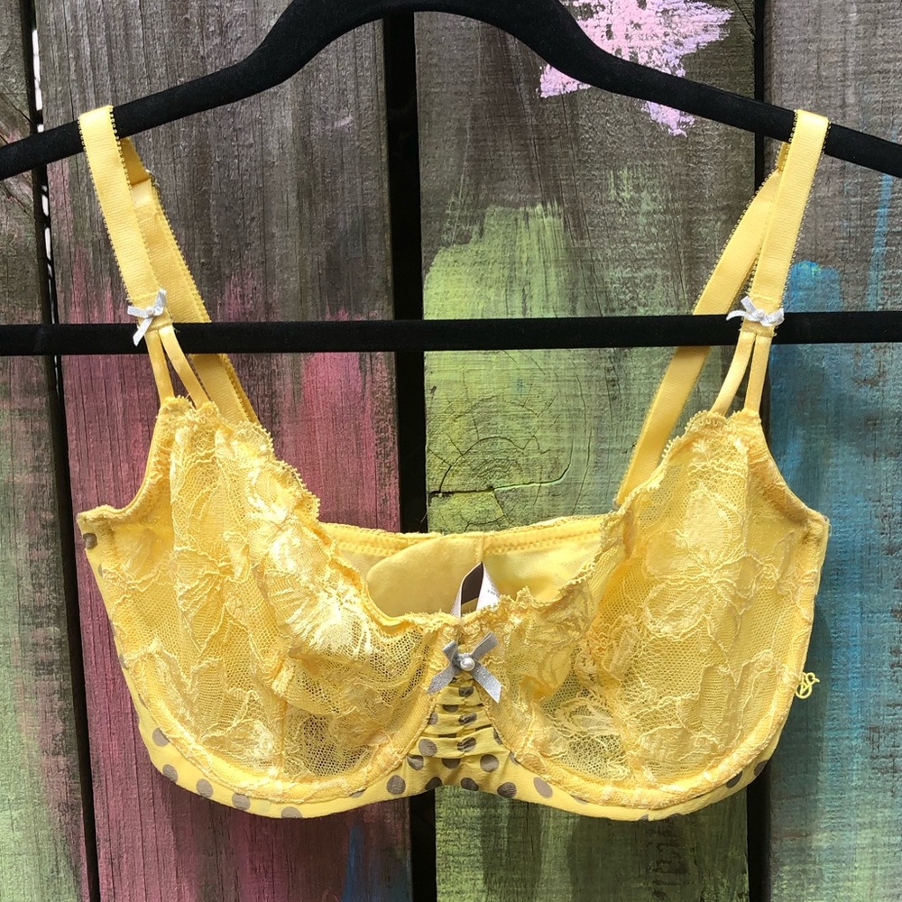 Victoria’s Secret Yellow Polka Dot 34DD Bra